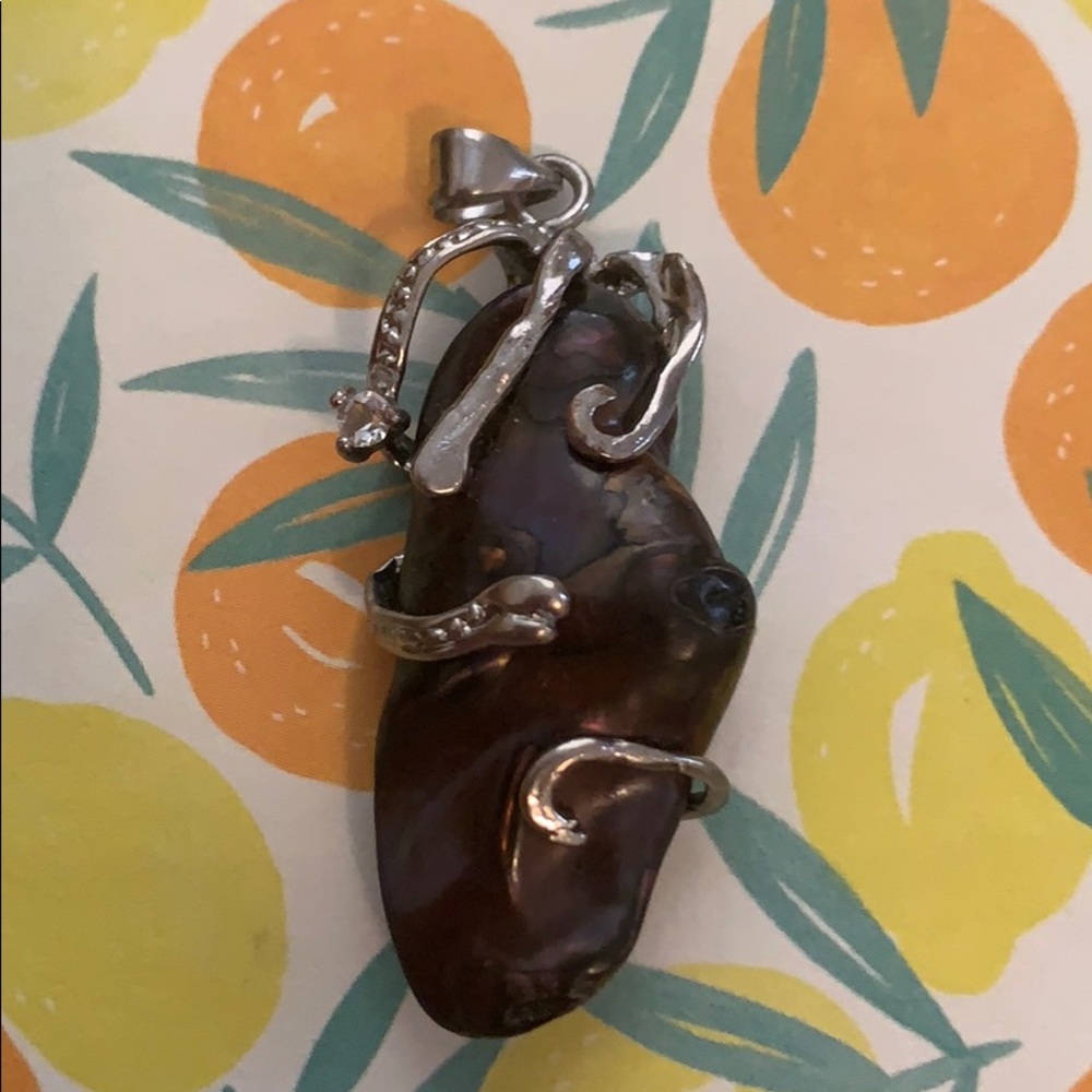Mother of pearl pendant 💎